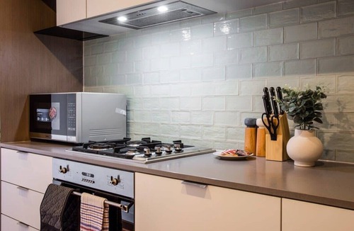 Hawthorn Apartment | Modern Chic Retreat - 2 BR Apartment Hawthorn