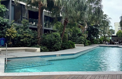 Newstead Apartment | Modern City View Apt Parking Pool Wifi for Business & Leisure