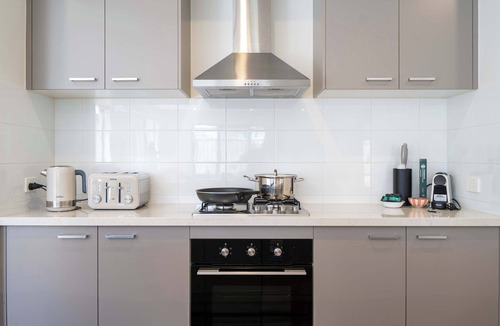 Clyde House | Modern Clyde House Smart TV*Dryer