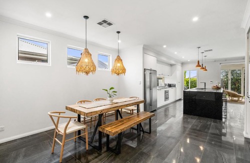 Jindalee Apartment | Modern Coastal Haven, Walk to Eden Beach & Shops