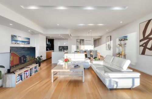 Brighton Apartment | Modern Coastal Retreat in Brighton Melbourne