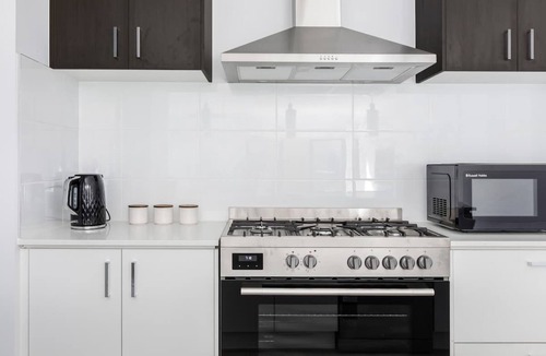 Avondale Heights House | Modern Comfort in Avondale Heights Family Home