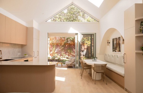 St Kilda House | Modern Comfort with Parking St Kilda West