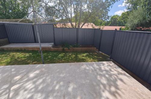 South Toowoomba House | Modern Detached Studio - close to St Vincent Hospital & city & Gabbinbar
