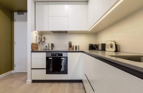 North Melbourne Apartment | Modern & Eclectic 2 Bed/2 Bathroom - NO CARPARK
