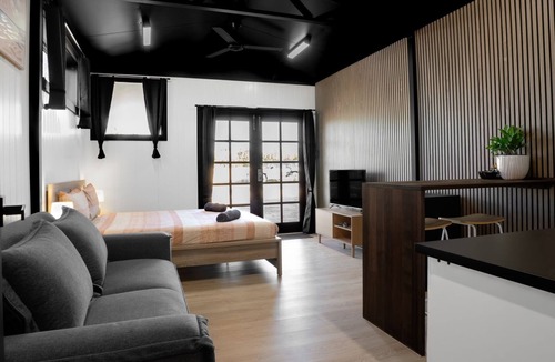 Exmouth Apartment | Modern, exclusive, fully furnished, self-contained 1x1 studio apartment,