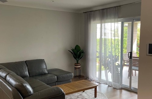 Deebing Heights House | Modern Four Bedroom Holiday Home Available in Deebing Heights