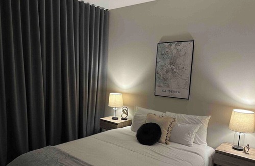 Griffith Apartment | Modern Griffith Apartment