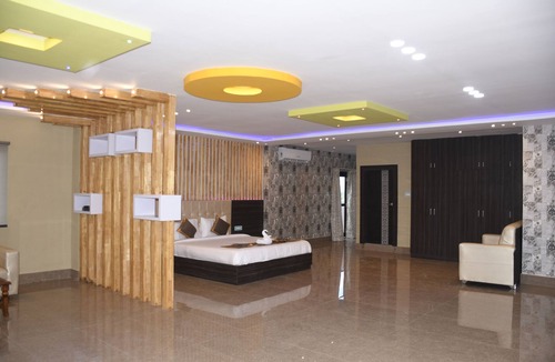 Nilagiri Hotel | MODERN HOTEL AND RESTAURANT