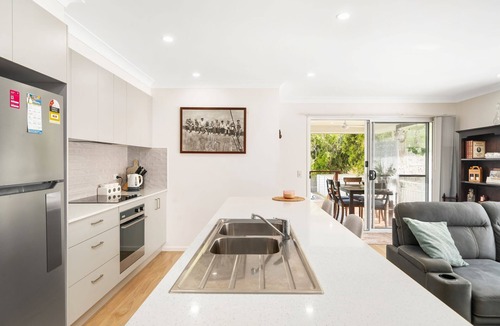 Brisbane Waterfront House | "Modern in Margate with Pool" - Margate Q 4019