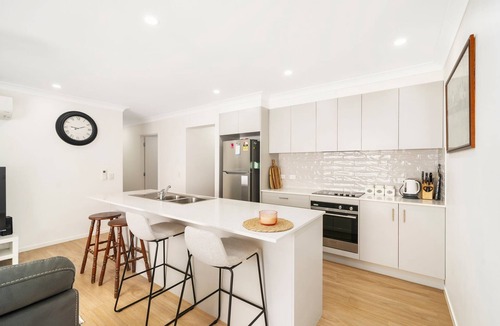 Brisbane Waterfront House | "Modern in Margate with Pool" - Margate Q 4019