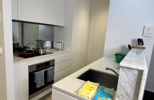Barton Apartment | Modern Loft Retreat in Barton near Parliament House