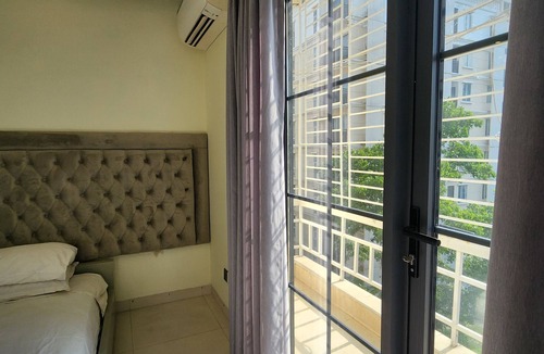 Banani Apartment | Modern Luxury 3-Bed 3-Bath Banani Apt - Parking Laundry Washer Dryer Dishwasher
