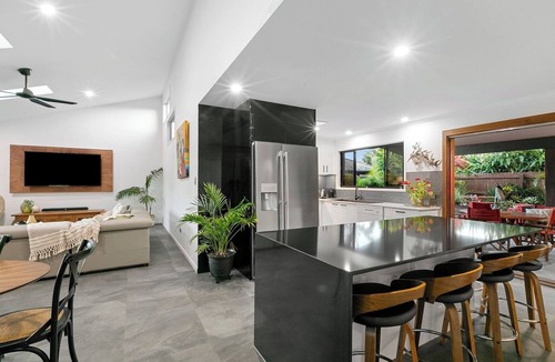 Minyama House | Modern Luxury Pool Oasis