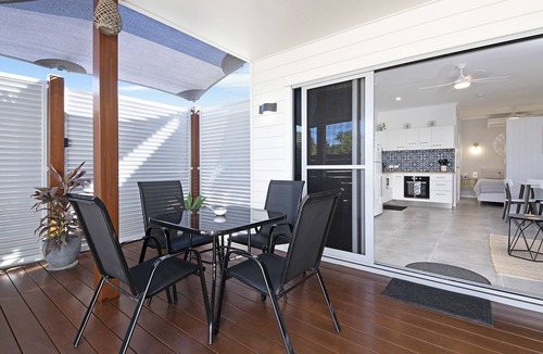 Emu Park Apartment | Modern Luxury Studio