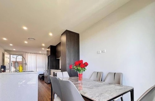 Marsden Park House | Modern Marsden Park Stay Near Shops & Parks