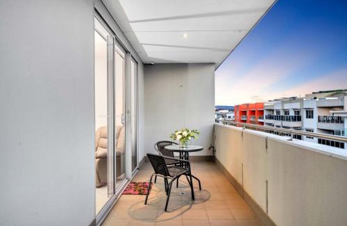 Mawson Lakes Apartment | Modern Metro by Host Solutions