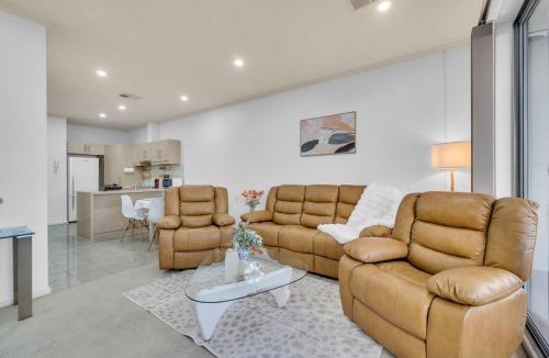 Mawson Lakes Apartment | Modern Metro by Host Solutions