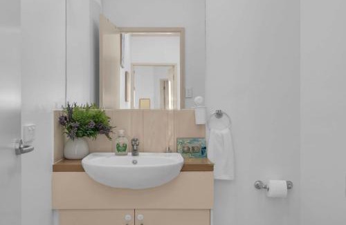 Mawson Lakes Apartment | Modern Metro by Host Solutions