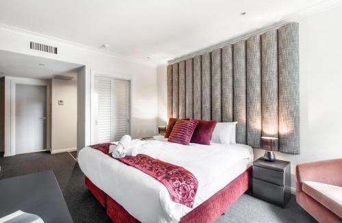 Chinatown Apartment | Modern Nomads Centrally Located Studio with Queen Bed Near CBD