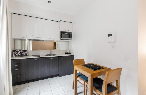 South Yarra Apartment | Modern Nomads Charming Studio in Prime Location near Station