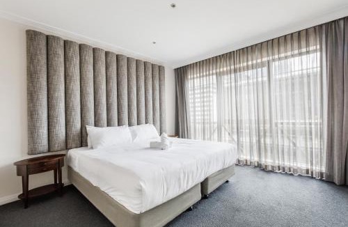 Chinatown Apartment | Modern Nomads Vibrant CBD City-View 2BR Suite with Pool & Gym