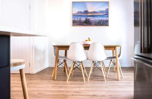 Mudjimba House | Modern Pet-friendly Mudjimba Townhouse