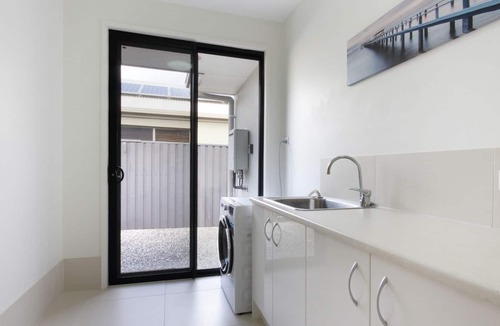 Parrearra House | Modern Relaxed Lifestyle - Sleeps 10