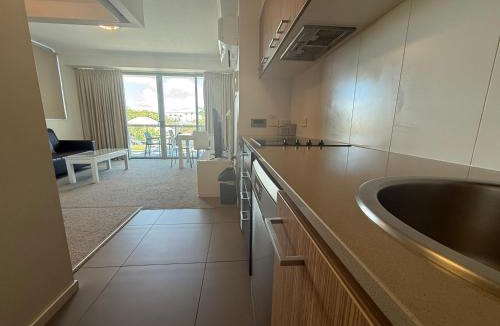 Mackay Apartment | Modern Riverside Suites in Mackay CBD with Pool and Parking