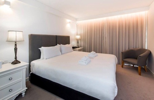 Perth Apartment | Modern Room with Rooftop Terrace Located Centrally