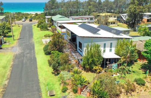 Narrawallee Apartment | Modern Self Contained Studio at Narrawallee Beach