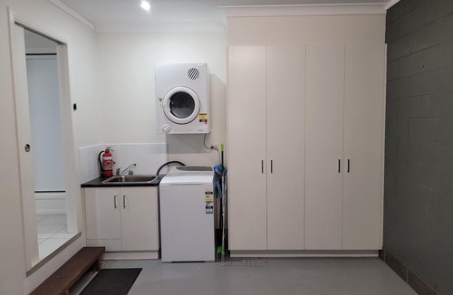 Dalby Apartment | Modern self-contained 2 bedroom 2 bathroom apartment