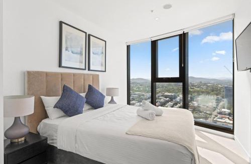 Fortitude Valley House | Modern Skyline Apartment 3BR with Pool Gym and tub