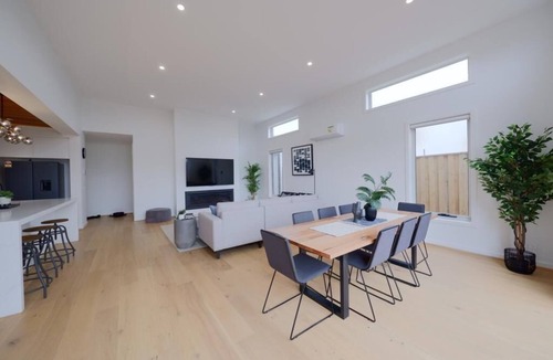Ocean Grove Villa | Modern Spacious Coastal Villa
