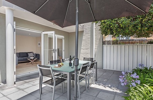 Fingal Bay House | Modern spacious townhouse