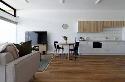 Hillcrest Apartment | Modern Studio Near Burnie | Cozy & Bright