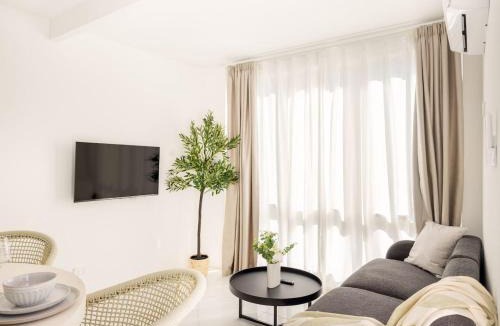 Sunnybank House | Modern Studio Retreat in Heart of Sunnybank