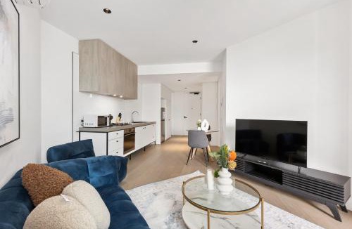Alphington Apartment | Modern & Stylish 1BR Apt w Balcony, WiFI =& Parking