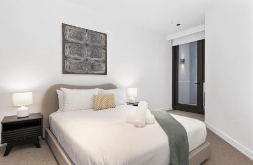 Alphington Apartment | Modern & Stylish 1BR Apt w Balcony, WiFI =& Parking