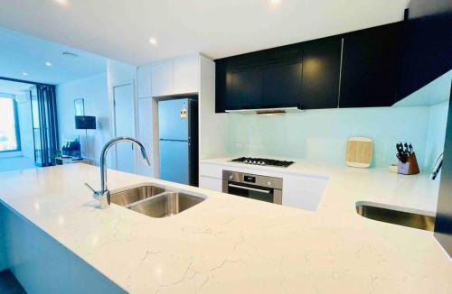 Wentworth Point Apartment | Modern stylish Startling waterview highrise Condo