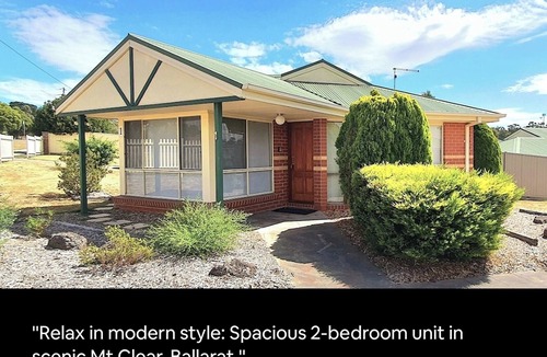 Mount Clear House | Modern Unit 4 kms To Sovereign Hill | 1-6 Guests w/Garage and Backyard