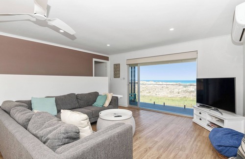 Moana House | Moeys: Perfect Beachfront Escape for Family Gatherings or Friends’ Getaways
