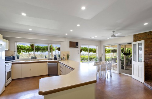 Mansfield House | Monkey Gully Retreat - Summer & Winter Getaway