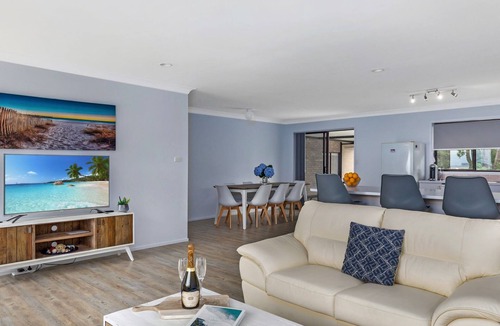 Huskisson House | Moona Beach House by Experience Jervis Bay
