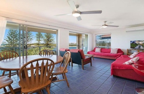 Caloundra House | Moondara Unit 5 Bulcock Beach QLD