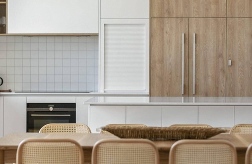 Lorne House | Moonraker - Stunning Views, Brand New Contemporary Beach Home