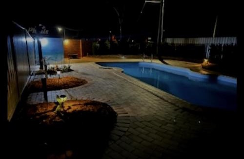 Moore Park Beach Hotel | Moore Park Beach Inn
