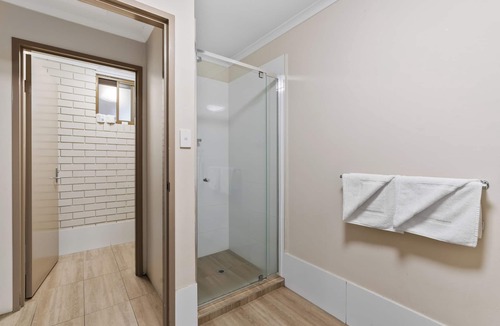 Caboolture South Hotel | Morayfield Tavern & Motel