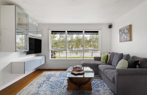 Mordialloc House | Mordialloc Coastal Escape Beach, Garden & Parking