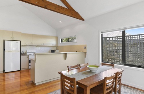 Lorne House | Morgans @ Lorne - with WiFi